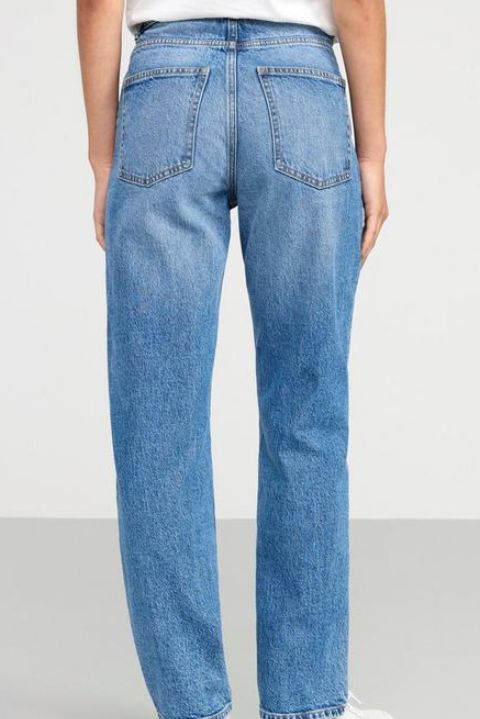 High-waisted jeans