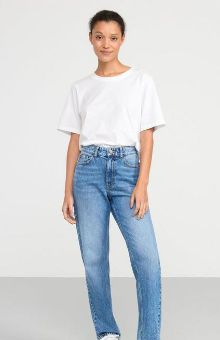 High-waisted jeans